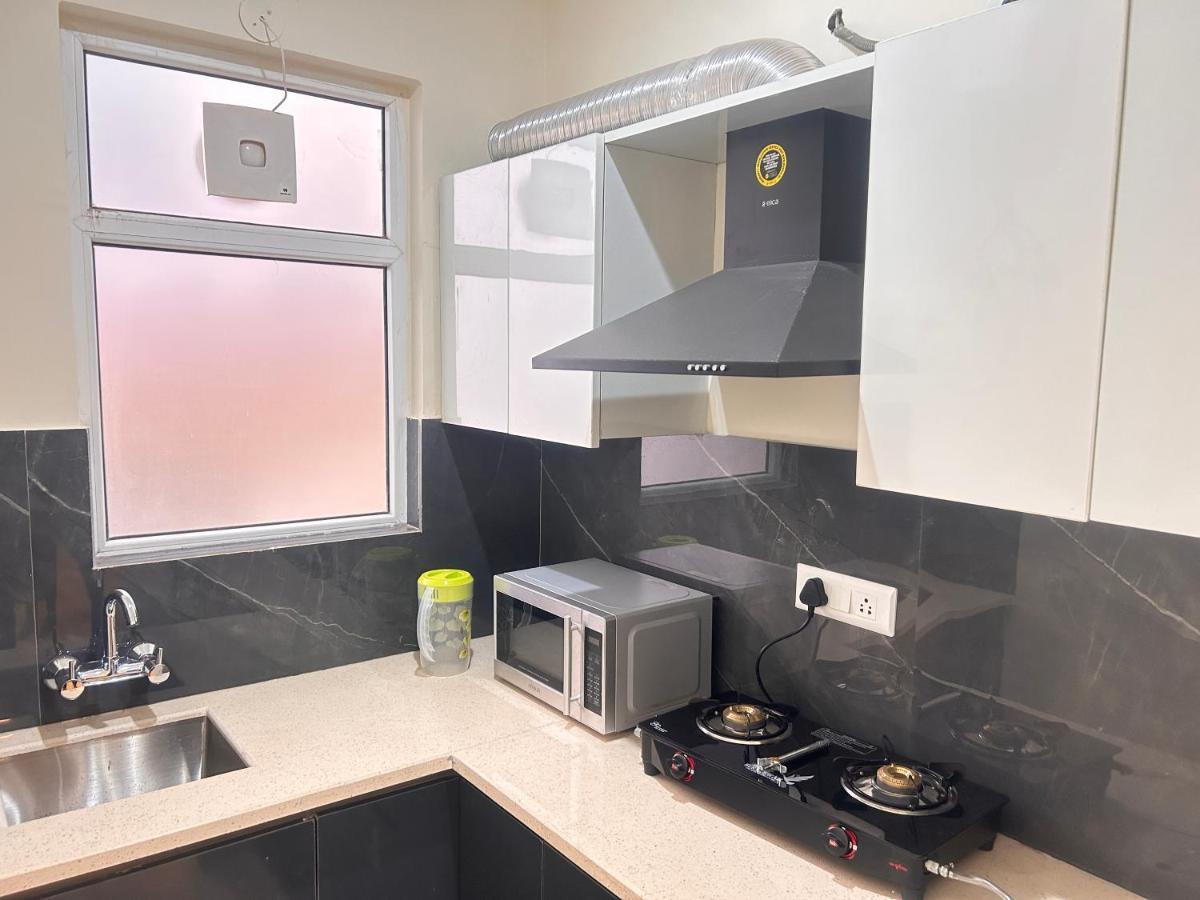 Lime Tree Service Apartment - Medanta Medicity, Гургаон Экстерьер фото